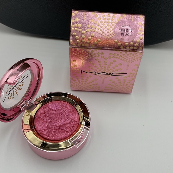 MAC Cosmetics Sparkler Eyeshadow More Presents, Please - BNIB, LE Discontinued - Picture 5 of 16